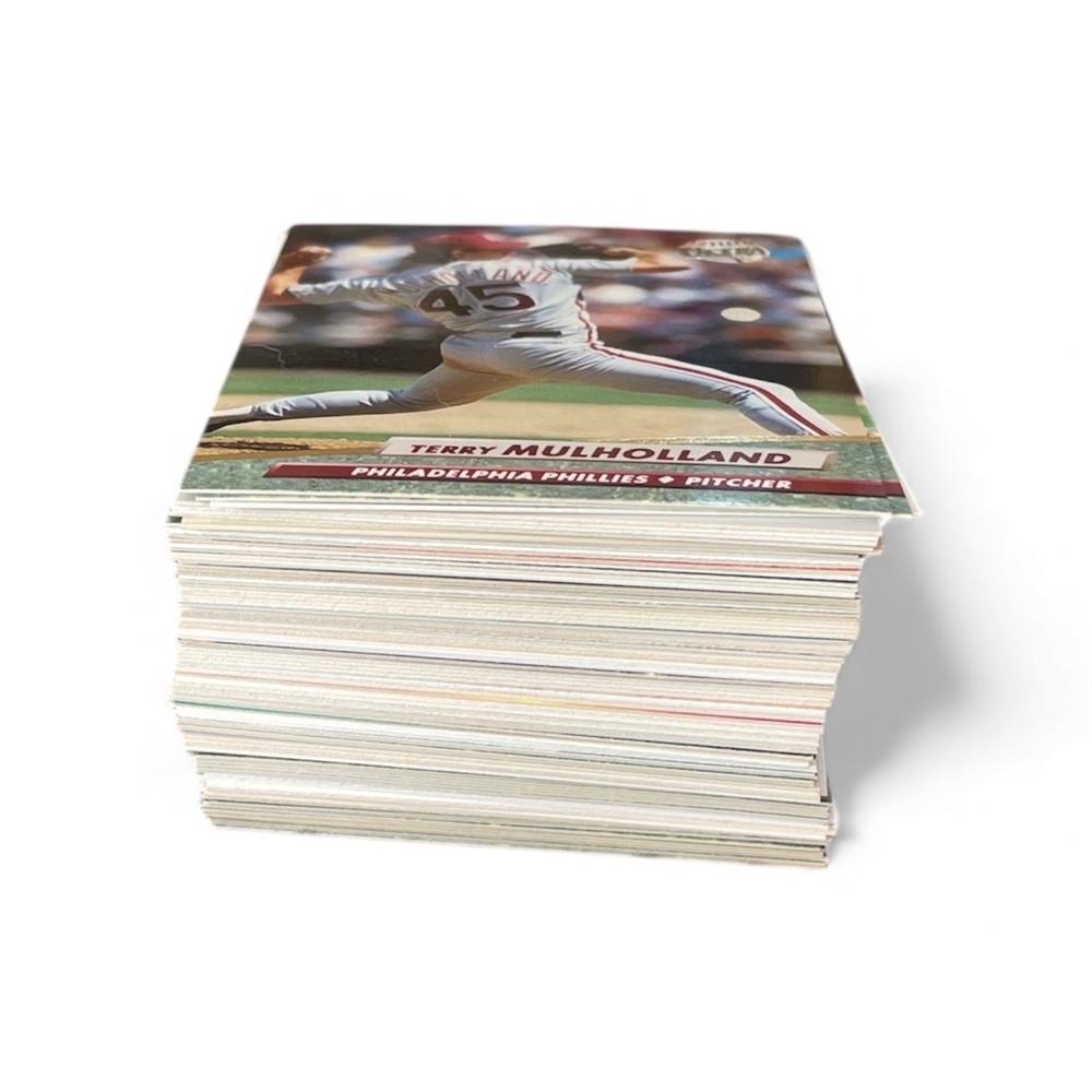 Bundle of 100 Assorted Baseball Trading Cards